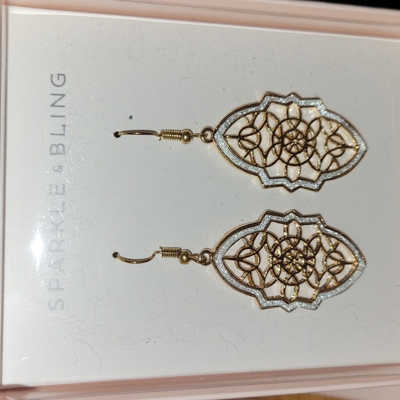 Lot of 2 Pairs of Sparkle and Bling Drop Earrings - Picture 8 of 10